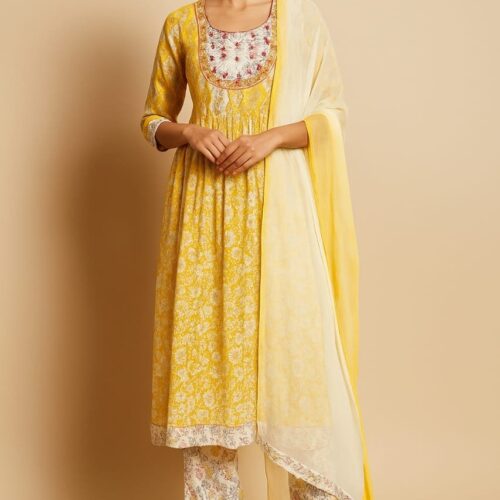Nayra Cut Kurti with Pant and Dupatta – 3 Pc suit set