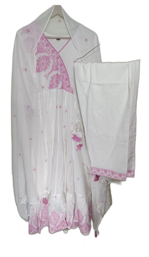 White pure malmal cotton 3 pc suit set anarkali
