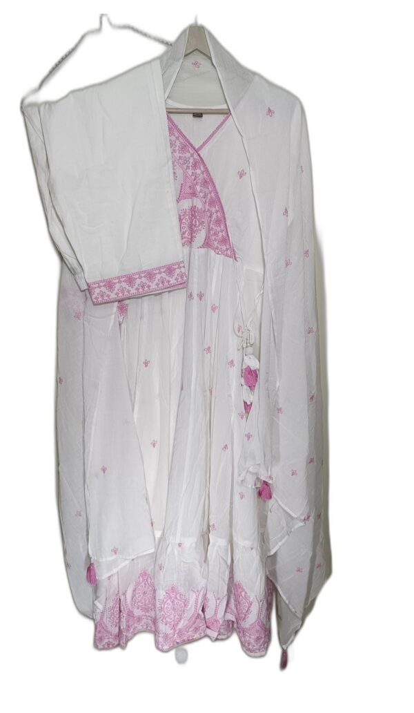White pure malmal cotton 3 pc suit set anarkali